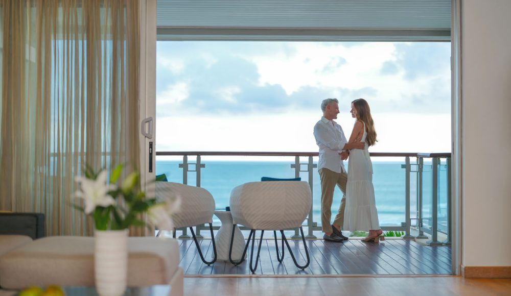 double-six-luxury-hotel-seminyak-deluxe-suite-ocean-view-1