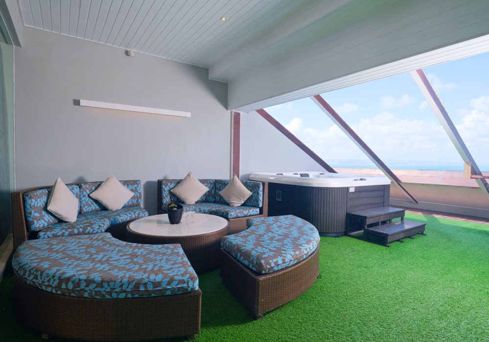 double-six-luxury-hotel-seminyak-penthouse-ocean-view-7