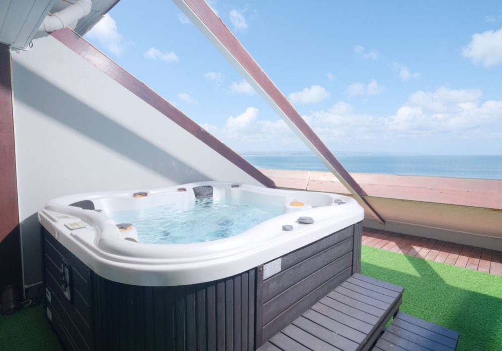 double-six-luxury-hotel-seminyak-penthouse-ocean-view-8