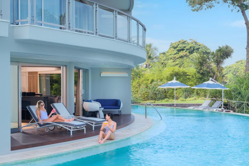 double-six-luxury-hotel-seminyak-premium-suite-pool-access-1