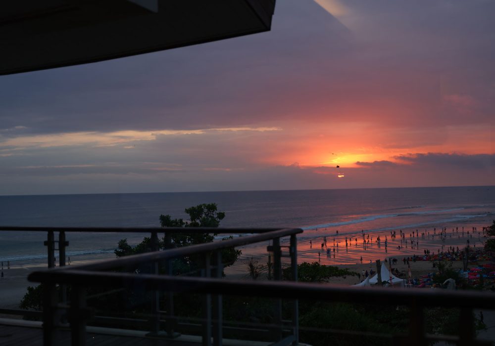 double-six-luxury-hotel-seminyak-two-bedroom-deluxe-suite-ocean-view-6